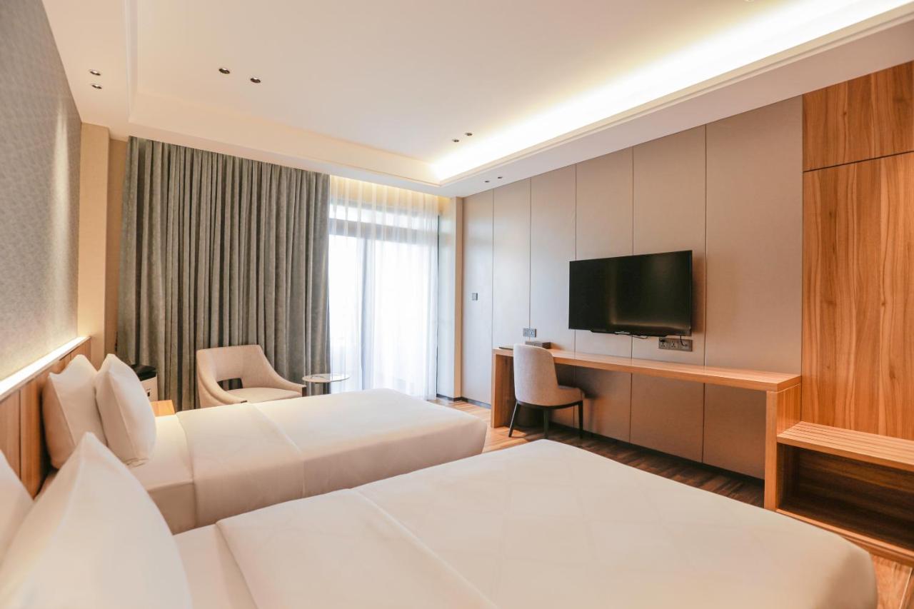 Hotel Casiana & Events Center Tagaytay Managed By Hii Tagaytay City Exteriör bild
