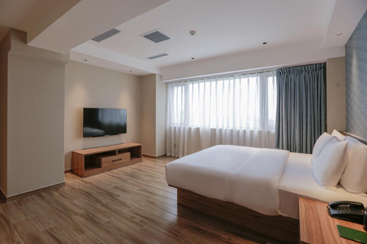 Hotel Casiana & Events Center Tagaytay Managed By Hii Tagaytay City Exteriör bild