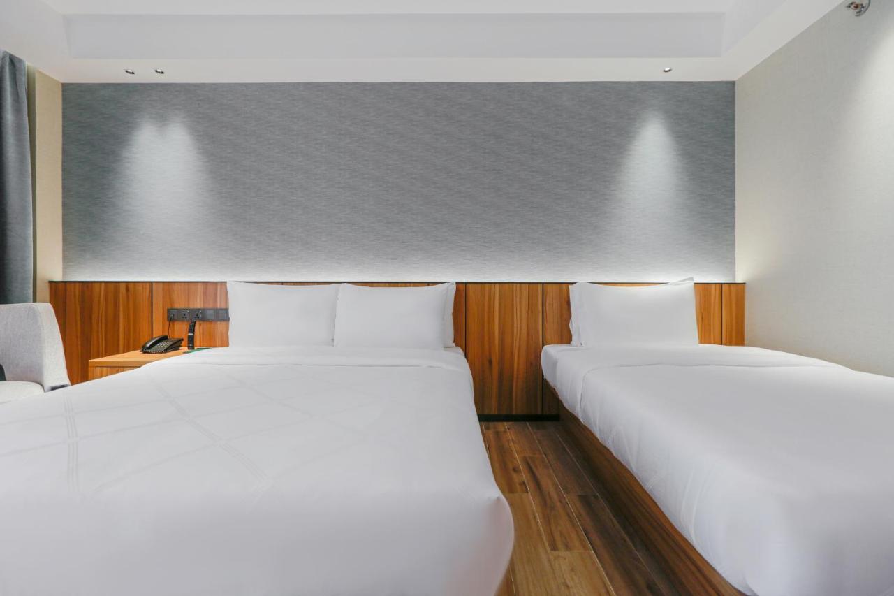 Hotel Casiana & Events Center Tagaytay Managed By Hii Tagaytay City Exteriör bild