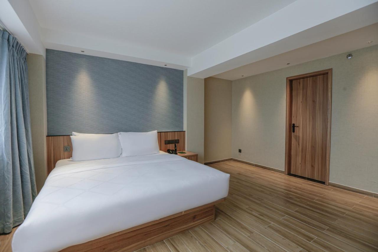 Hotel Casiana & Events Center Tagaytay Managed By Hii Tagaytay City Exteriör bild
